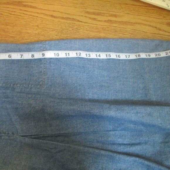 EDDIE BAUER Blue Chambray Denim Knee Length Skirt sz 12 - Picture 7 of 7